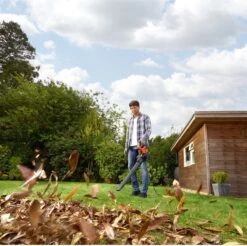 Black & Decker BLACK+DECKER BEBLV300SB-QS Bladblazer - 404 Km/u - 3000W - Zuig-/blaasfunctie - Gesnoerd -Tuin Verkoop 1200x1195