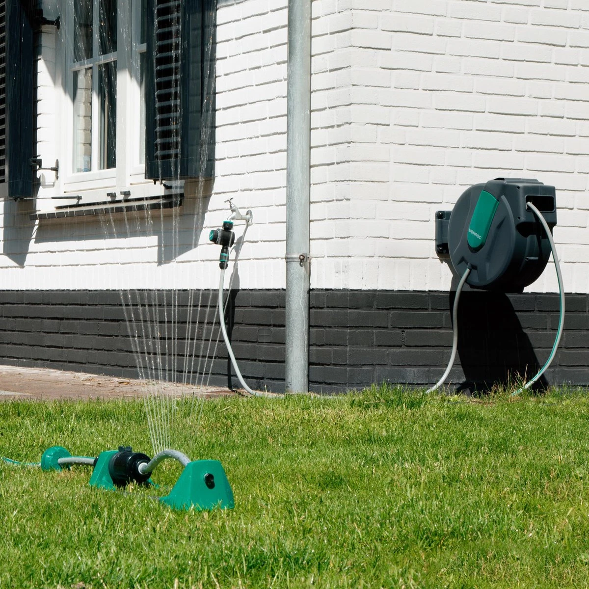 VONROC Automatische Slanghaspel – Incl. 25m Tuinslang, Aansluitslang, Spuitstuk, Koppelingen & Kraanaansluiting 5 VONROC Automatische Slanghaspel – Incl. 25m Tuinslang, Aansluitslang, Spuitstuk, Koppelingen & Kraanaansluiting - Image 5