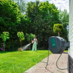 VONROC Automatische Slanghaspel – Incl. 25m Tuinslang, Aansluitslang, Spuitstuk, Koppelingen & Kraanaansluiting 14 VONROC Automatische Slanghaspel – Incl. 25m Tuinslang, Aansluitslang, Spuitstuk, Koppelingen & Kraanaansluiting -Tuin Verkoop 1200x1200 208