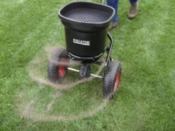 Kreator KRTGR9005 Strooiwagen - 300 Tot 370 Cm Strooibreedte - 23 Liter -Tuin Verkoop 1200x900 6