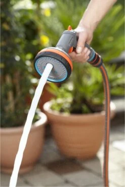 GARDENA - Comfort Broeskop - 5 Straalsoorten - Grijs -Tuin Verkoop 801x1200 1